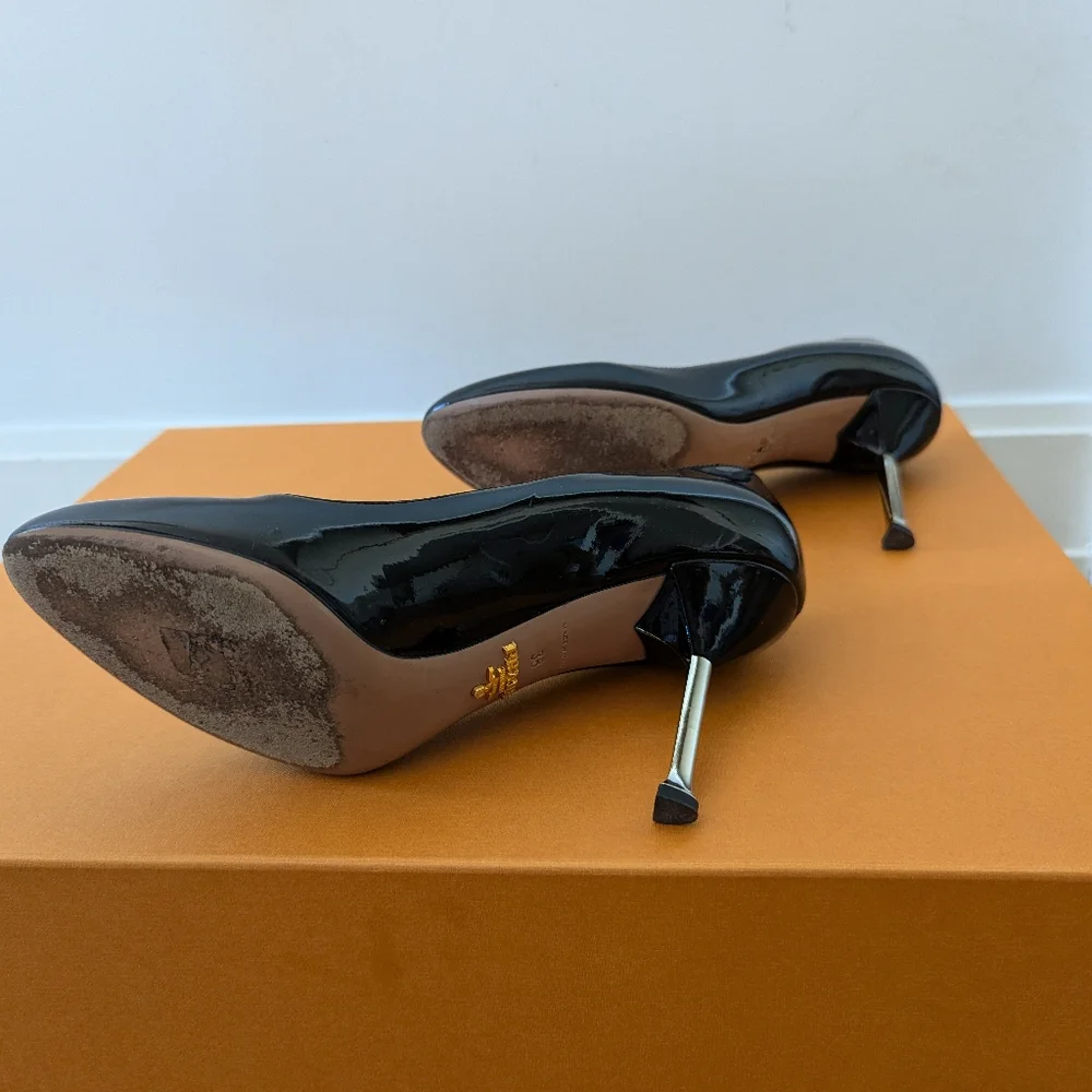 Prada Patent Heels. Excellent Condition. US size 7.5. EU size 38. - Picture 6 of 8